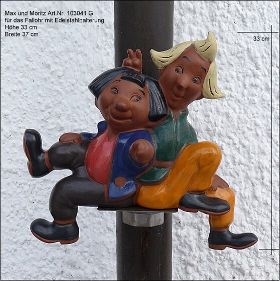 sitzender max und moritz als rinnenfigur auf Edelstahlhalterung