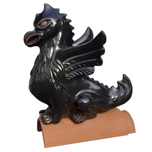 dachschmuck-greif aus ton-laluga greif mit zwei flügeln und langem schwarz als fantasietier auf einem firstziegel