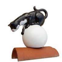 dachschmuck, katze auf kugel