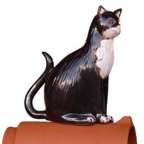 dachschmuck, katze auf firstziegel
