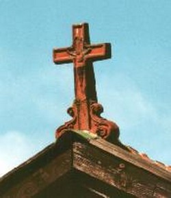 Dachschmuck-Kreuz aus Ton Dachschmuck-Kreuz auf Falzziegel