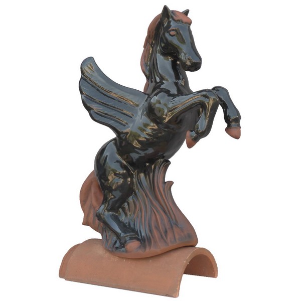 pegasus aus ton mit zwei flügeln auf einem firstziegel
