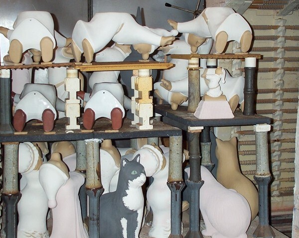 dachschmuck in der werkstatt dachschmuck-produktion im keramikofen
