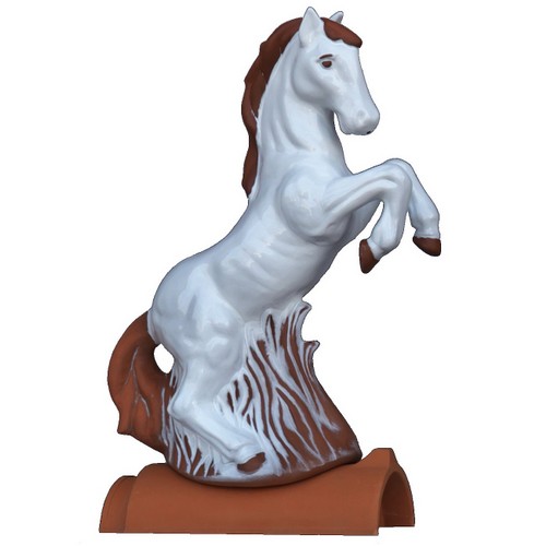 steigendes pferd in weiss glasiert auf einem dachziegel