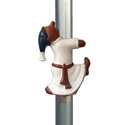 Schlafwandler im Schritt als Fallrohrfigur mit Edelstahl