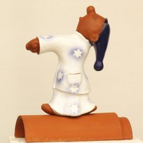 dachschmuck-schlafwandler mit blauer mütze