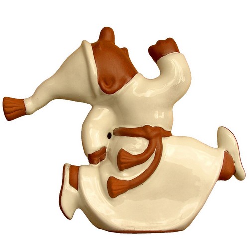 schlafwandler als dachsprinter karl auf einem firstziegel-weiss glasiert mit weisser mütze 
