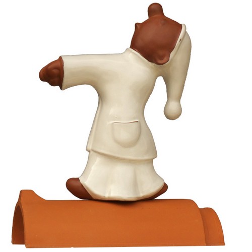 laufender Schlafwandler Wolfgang mit Rock und Taschen