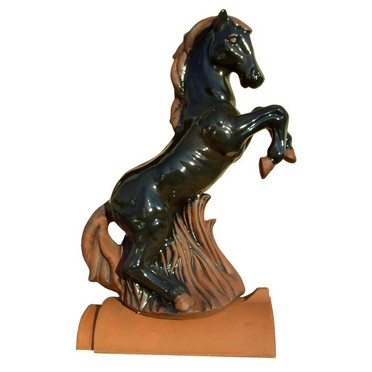steigendes pferd als dachschmuck-schwarz glasiert